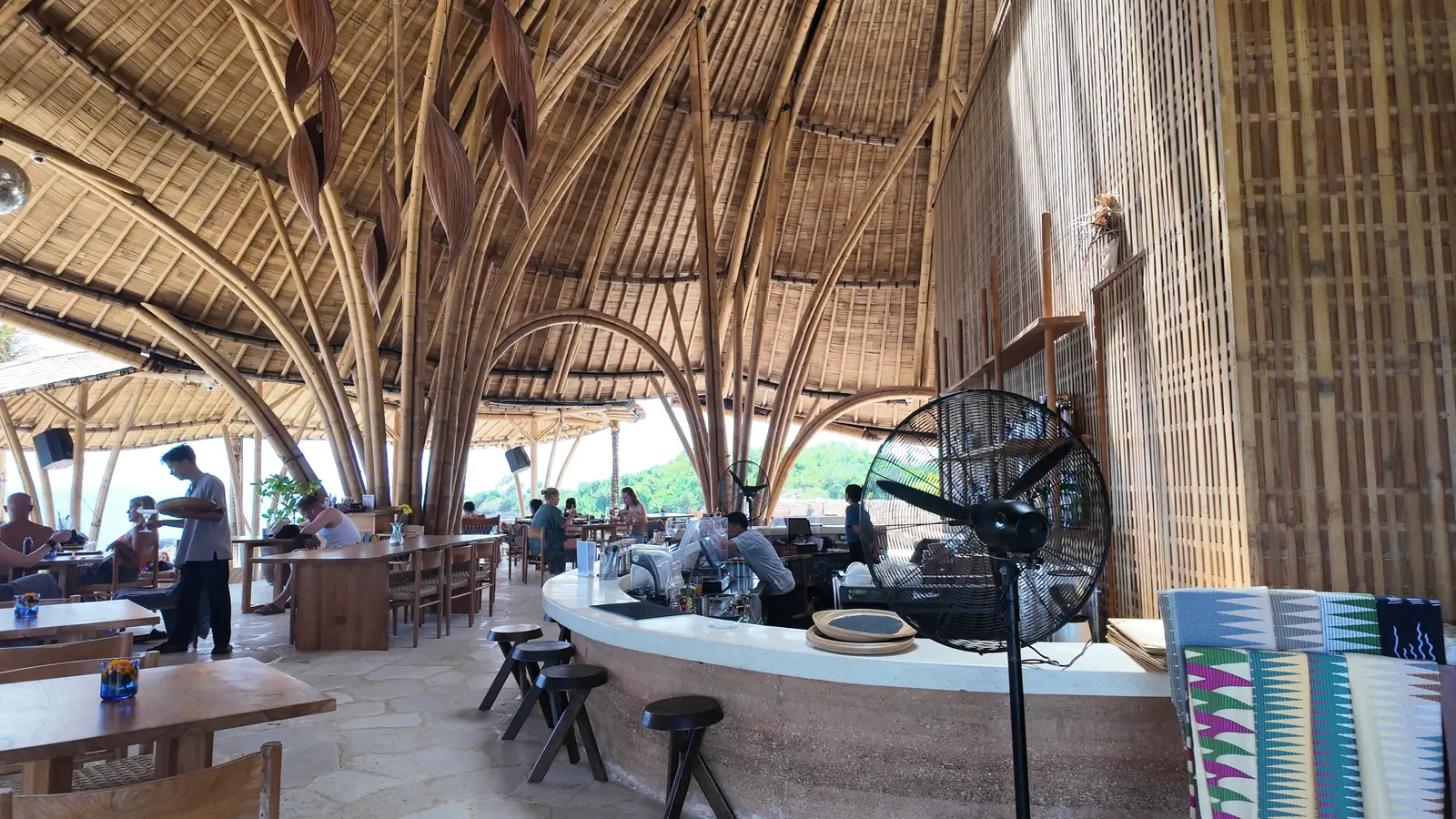 The curved bamboo pavilion and bar at Arna on Nusa Ceningan